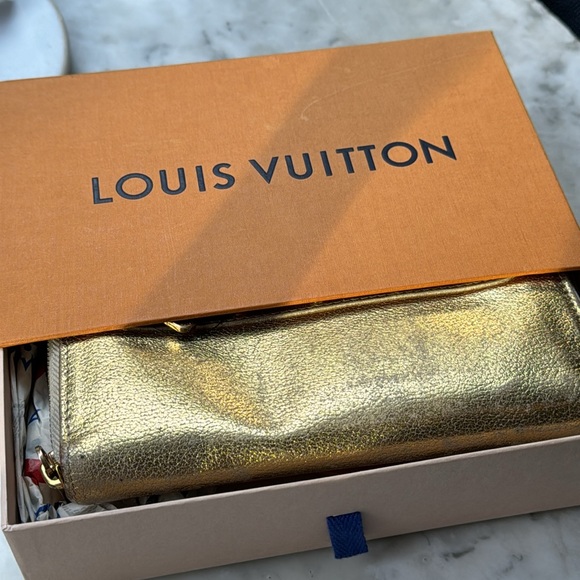 Louis Vuitton Gold Suhali Zippy Wallet 100% Authentic - Picture 7 of 17